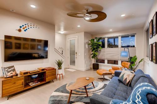Old Town North House | Elegant Townhome near Old Town, Breweries and River!