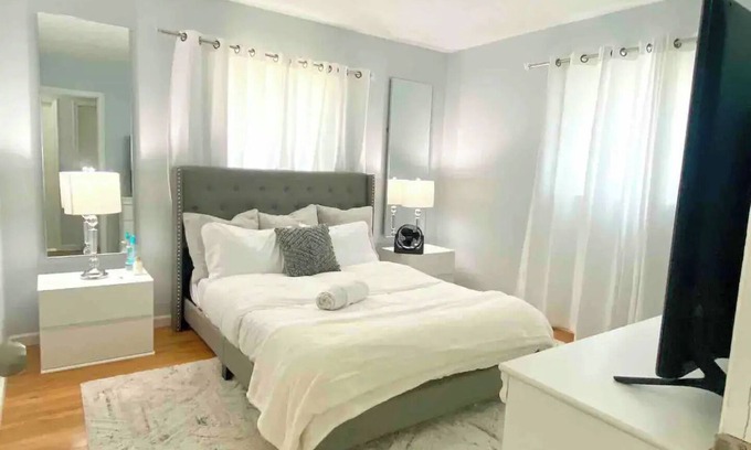 South Central Omaha House | Elegant π