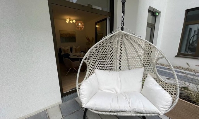 Friedrichshain-Kreuzberg Apartment | elegnat 1,5 Room Apartment with beautiful terrace at East Side Gallery