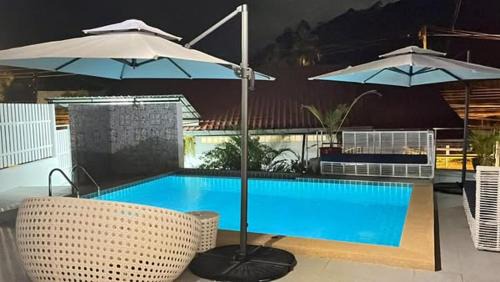 Ban Sakhu Hotel | Elephant Sports Bar and Accommodation