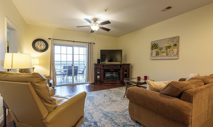 Branson Condo | Elevator Access! Central Branson Location! (RL5-6)