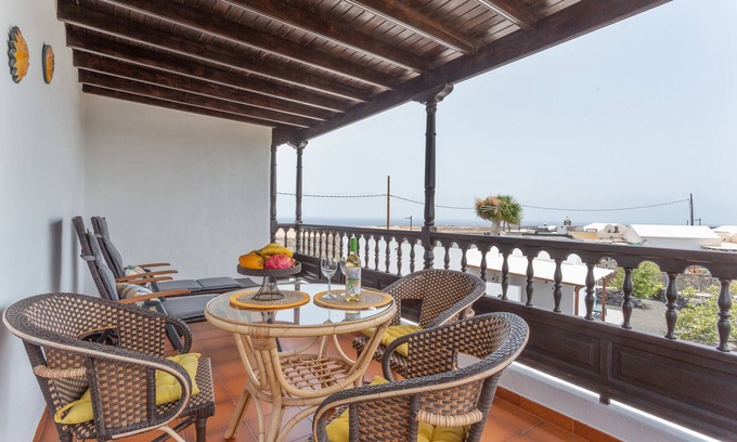 Haria House | 'Elikasa Mala' Holiday Apartment with Sea View, Balcony and Wi-Fi