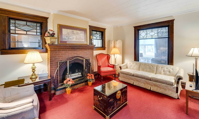 Blanchardville Apartment | 'Eliza House' Historic Home Near Yellowstone Lake