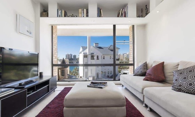 Elizabeth Bay Apartment | Elizabeth Bay Apmnt - Water Views & Free Parking