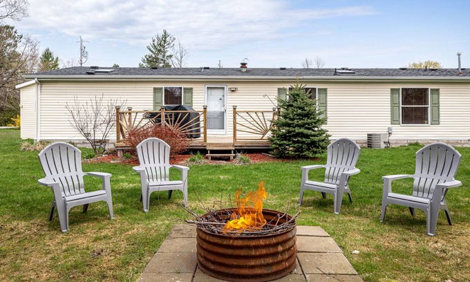 Elk Rapids House | πΊ Elk Retreat: Newly Renovated 3BDR Vacation Home in Elk Rapids