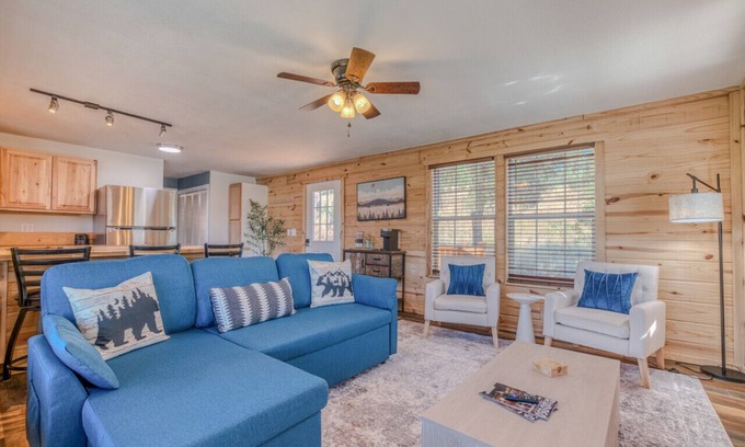 Alto Apartment | Elk Run Lodge | Spacious Cabin | Newly Renovated