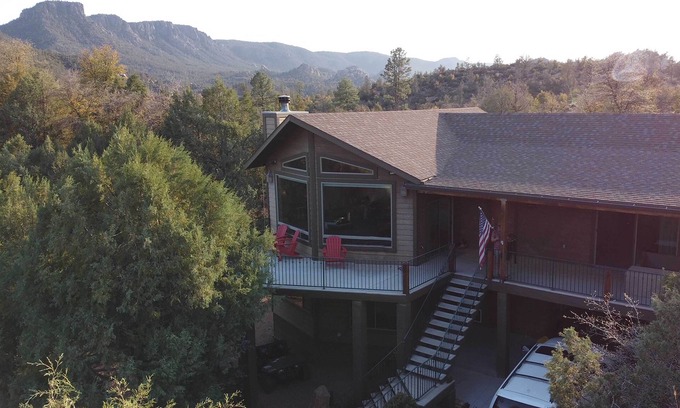 Payson Cabin | 'Elkwood Lodge' Cabin w/Hot Tub in Star Valley!