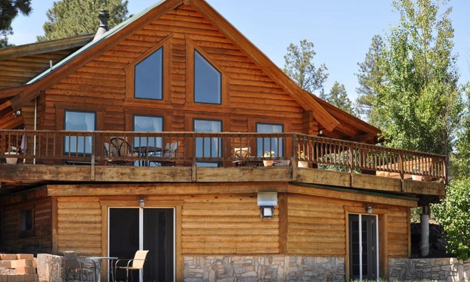 Pagosa Springs Bed & Breakfast | Elkwood Manor Bed & Breakfast