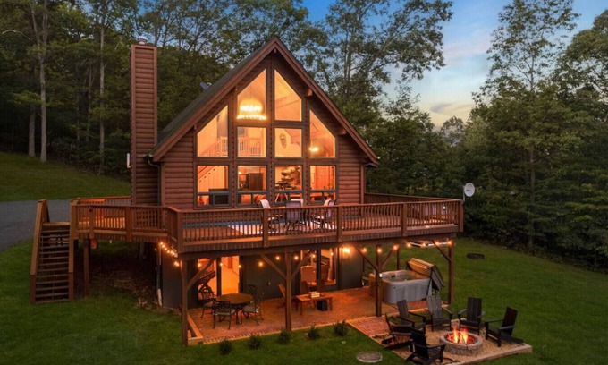 Swanton Ski Chalet | Ella Bella Chalet: Hot Tub, Stunning Views, Wi-Fi