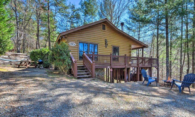 Ellijay House | Ellijay Cabin with Hot Tub and Deck in National Forest