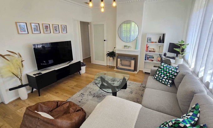Elsternwick Apartment | Elsternwick easy living (2 bedroom sleeping 4)