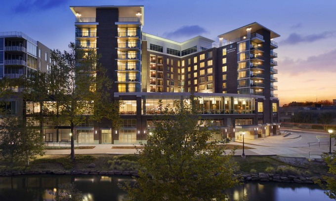 Greenville Downtown Hotel | Embassy Suites by Hilton Greenville Downtown Riverplace