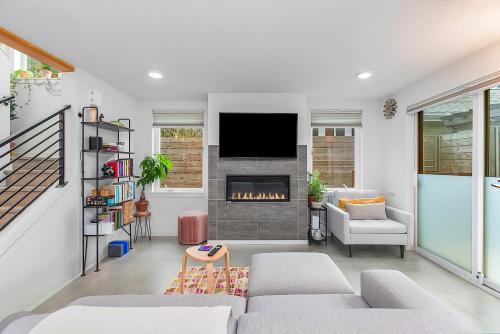 Seattle Apartment | Ember & Glow Loft Retreat