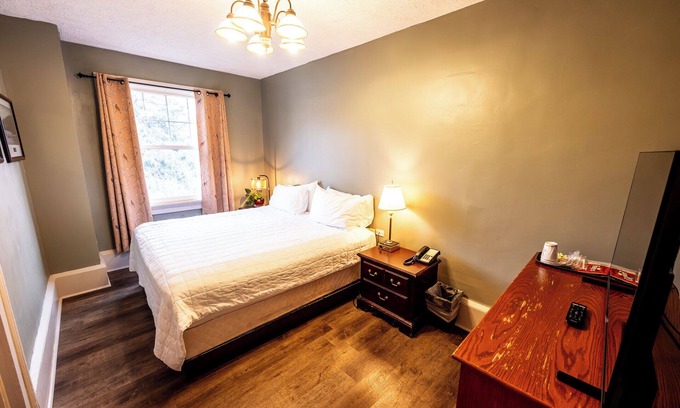 Shawnee On Delaware Hotel | Embrace Nature in a Charming Historic Escape Nestled in the Pocono Mountains