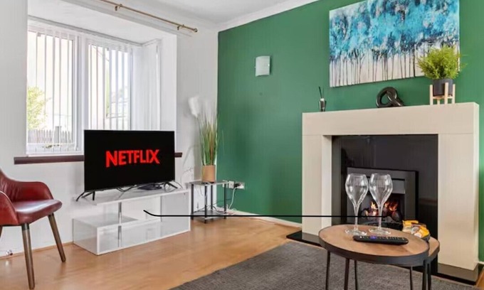 Nottingham House | Emerald Luxe 3BR: Your Long-Stay Retreat