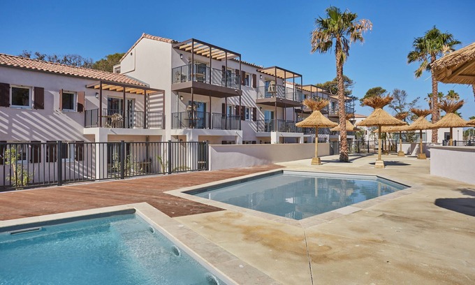 Giens Condo | En bord de mer + piscine | T3 pour 8