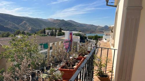 Iznajar Apartment | Encanto en Iznájar con terraza y vistas a la montaña
