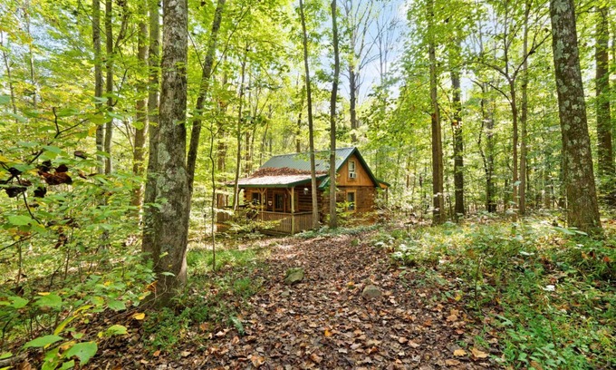 Birdseye Cabin | Enchanted Cottage @ Patoka Lake