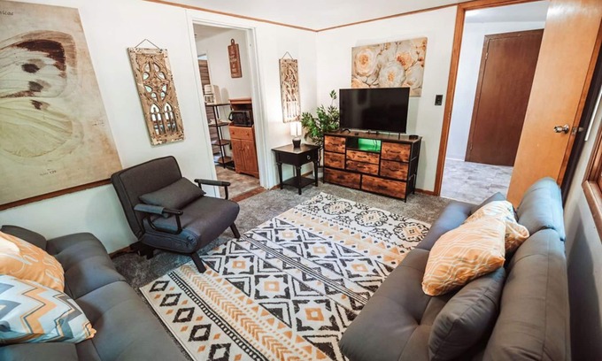 Arkdale Cabin | Enchanting bee inspired 2-bedroom cabin in Arkdale