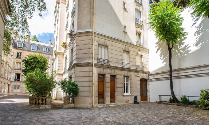 Notre-Dame-des-Champs Apartment | Enchanting Parisian Getaway On Rue Du Cherche Midi