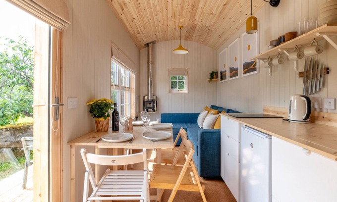 Ballater House | ★ Enchanting tiny house with wood burner and hot tub ★