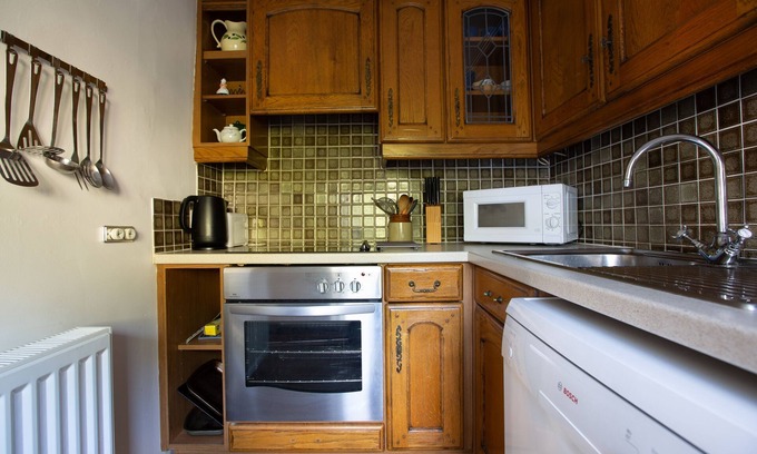 Ashford-in-the-Water Cottage | End Cottage, Ashford In The Water, Near Bakewell 1 bedroom cottage.