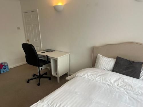 Hillingdon House | End Road