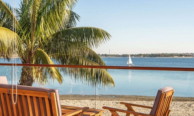 Crown Point House | Endless Summer by Avantstay Serene Beachfront Escape w/Sunset Views!