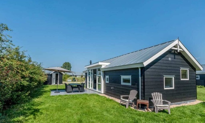 Westenschouwen House | Enjoy a modern furnished chalet on the edge of the park with unobstructed views. Enjoy a modernly de