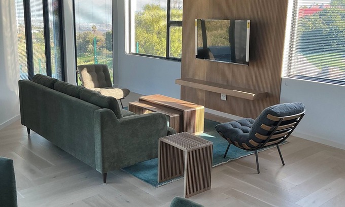Heldervue Apartment | Enjoy a relaxing getaway in our new luxury apartment, central to most amenities