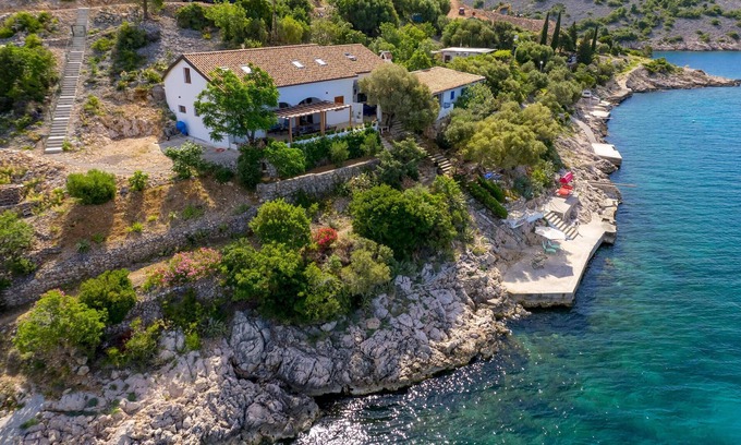 Jablanac House | Enjoy an oasis of peace and beauty right by the sea on your next vacation.