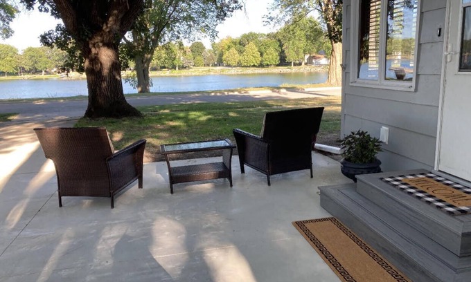 Emmetsburg Condo | Enjoy beautiful sunrises at South Beach!