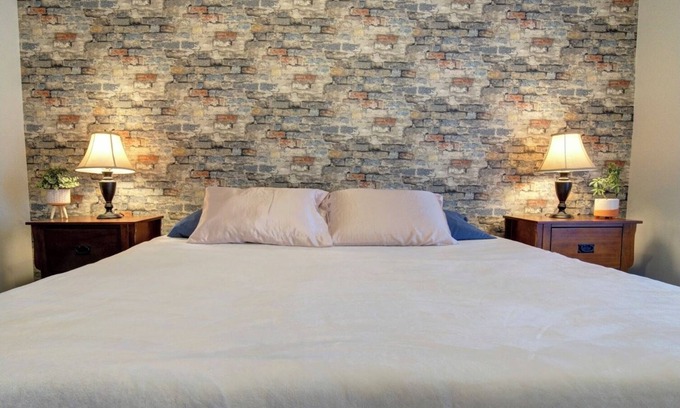Calgary House | Enjoy calm suburbs of Calgary Alberta with quick access to the Rocky Mountains