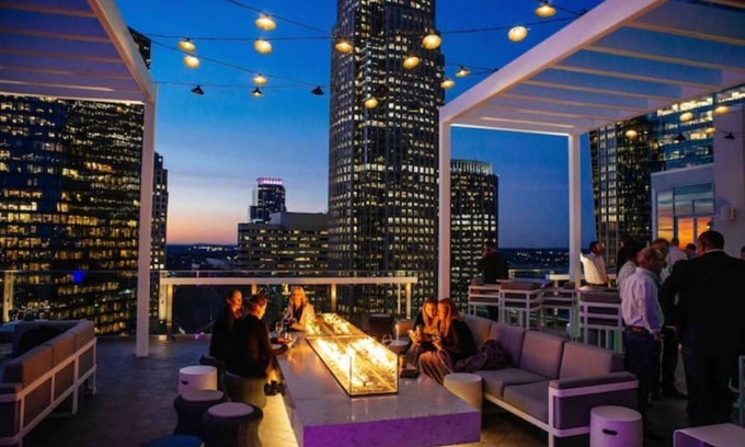 Charlotte House | Enjoy Spring in Luxury Modern, Located in the Heart of City. Pet friendly!