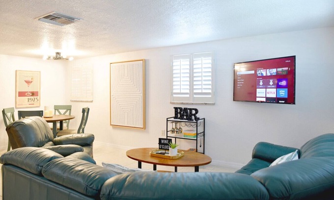 Port Richey House | Enjoy Sunset with Dolphin & Manatee