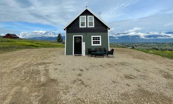 Stevensville House | Enjoy the amazing views from the Bitterroot Cottage