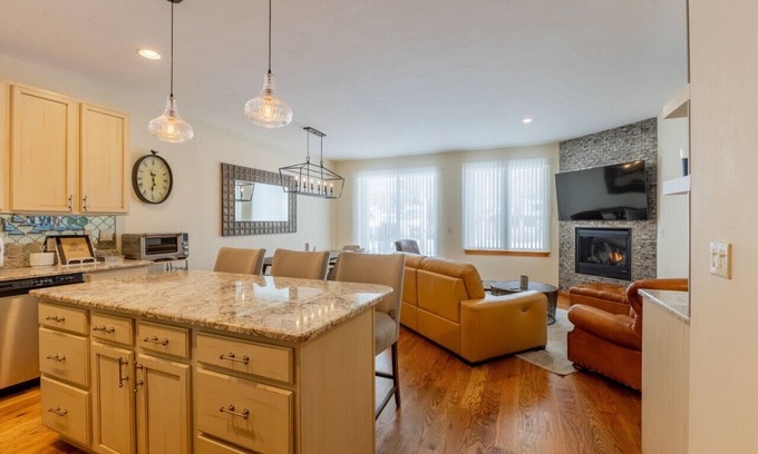 Eagle-Vail Villa | Enjoy this Spacious Pet Friendly Townhome Minutes from Vail & Beaver Creek