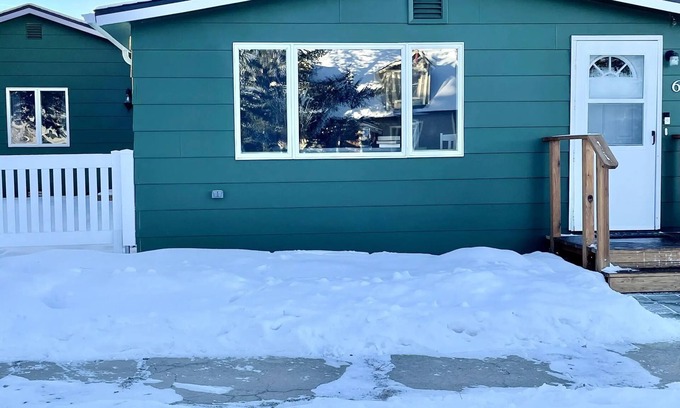 Red Lodge House | Enjoy time away in Red Lodge, Montana! 3 king, 2 twin beds & great hot tub