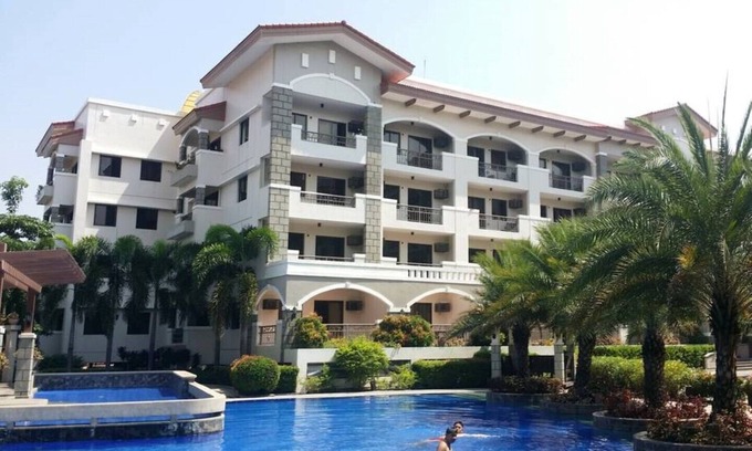 Las Pinas Condo | Enjoy your stay in Manila in this elegant fully furnished Condo with fiber WiFi