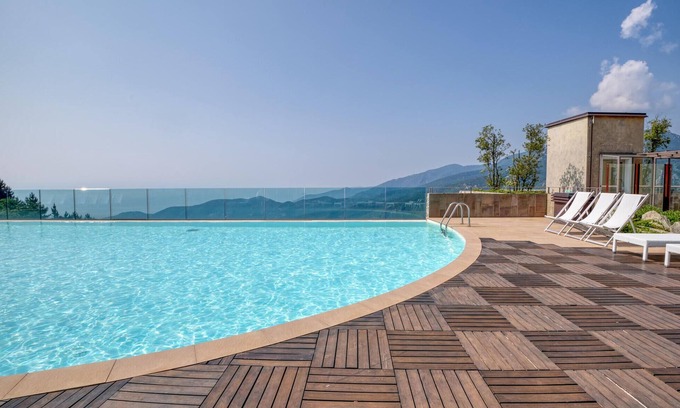 Magliolo House | Enjoy your vacation in this beautiful cottage with access to pool and sauna.