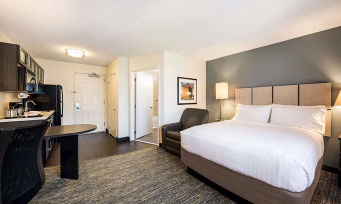 Irvine Business Complex Resort | Enjoyable Stay! Pet-friendly Accommodation with Full Kitchen, Picnic Area!