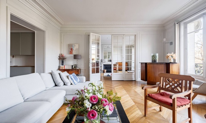 16th Arrondissement Apartment | Enlightened Elegance, by Veeve