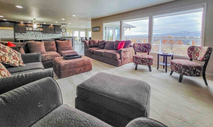 Franklin - Randolph House | Entertainers Dream w/Private Pool & Theater Room!