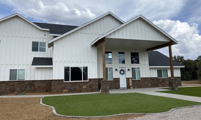 Winona House | Entertainment for Large Groups. Check it out! Too much to list. Can’t beat it!