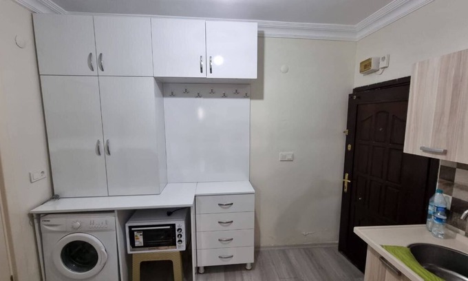 Bagcilar Apartment | Entire 1+1 Flat in Bagcilar Area, 10 min metro