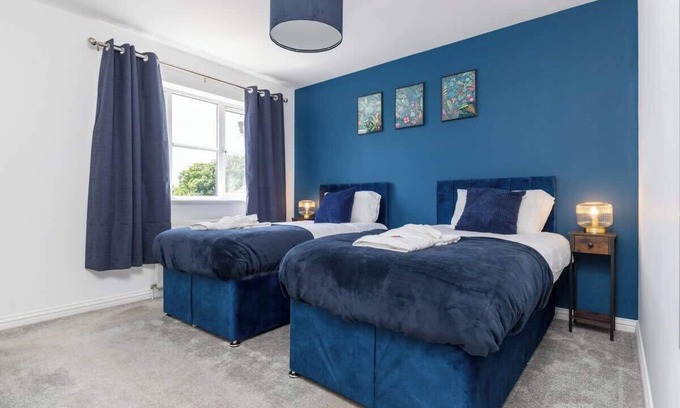 Stevenage House | Entire 3 Bed House - Contractor's, Families & More