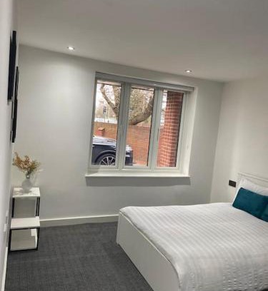 Uxbridge North Apartment | Entire Apartment perfectly located for Heathrow Airport