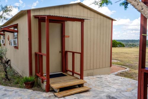 Eldorado House | Entire Cabin Retreat in Texas Hill Country, Perfect for Intimate Glamping Weekend Getaways in Eldorado