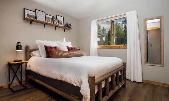 Northface Condo | Entire Condo Steps From The Slopes at Timberline