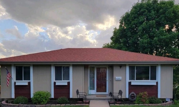 Benson House | Entire, cozy home for rent!